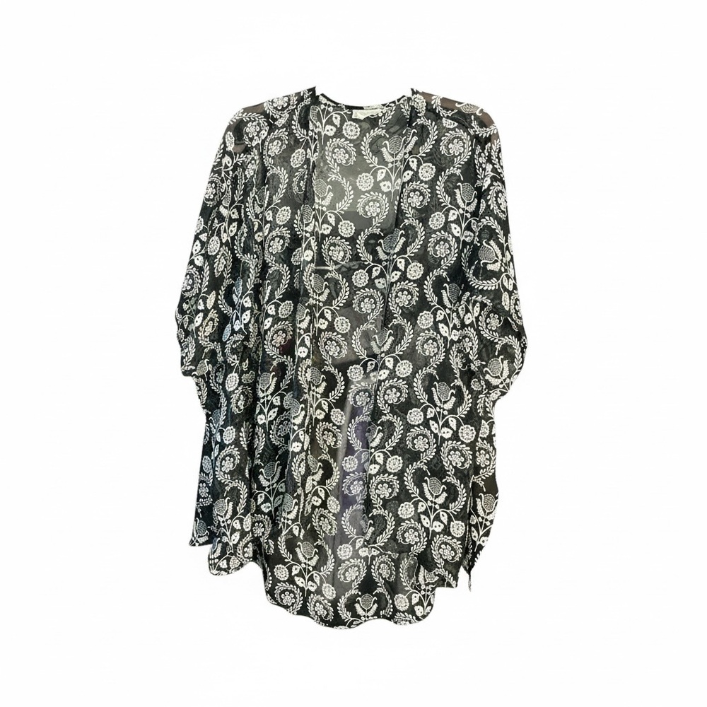 La Hearts Black and White Floral Wrap